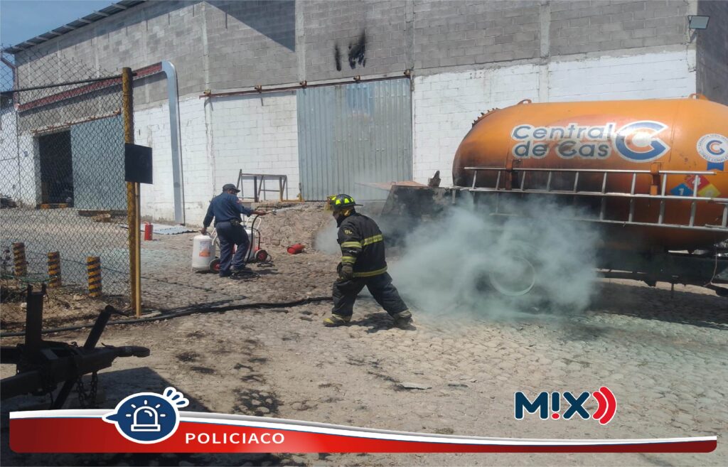 Bomberos de Jesús María atendió flamazo de pipa de gas