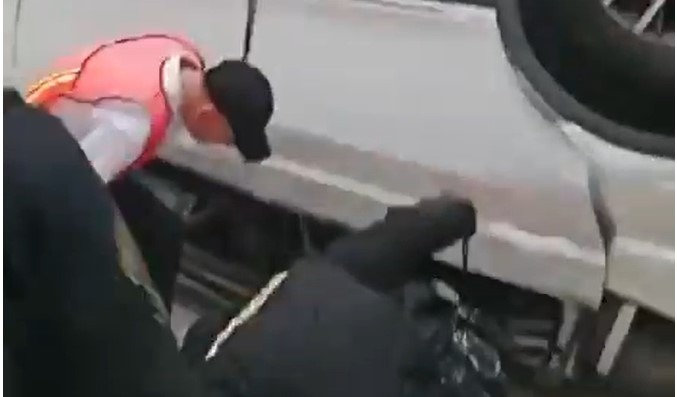 🚨 ¡¡INCREÍBLE, ABUELITA PIERDE EL CONTROL DE SU AUTO, Y CAE TRES PISOS EN UN CENTRO COMERCIAL!! 🚨