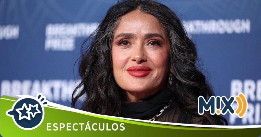  ¡Salma Hayek es portada de revista en bikini a sus 58 años!