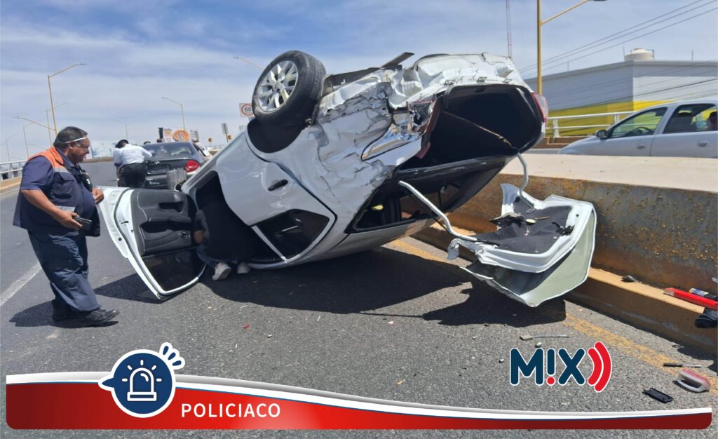 Aparatosa volcadura atendió la policía vial al sur de la ciudad