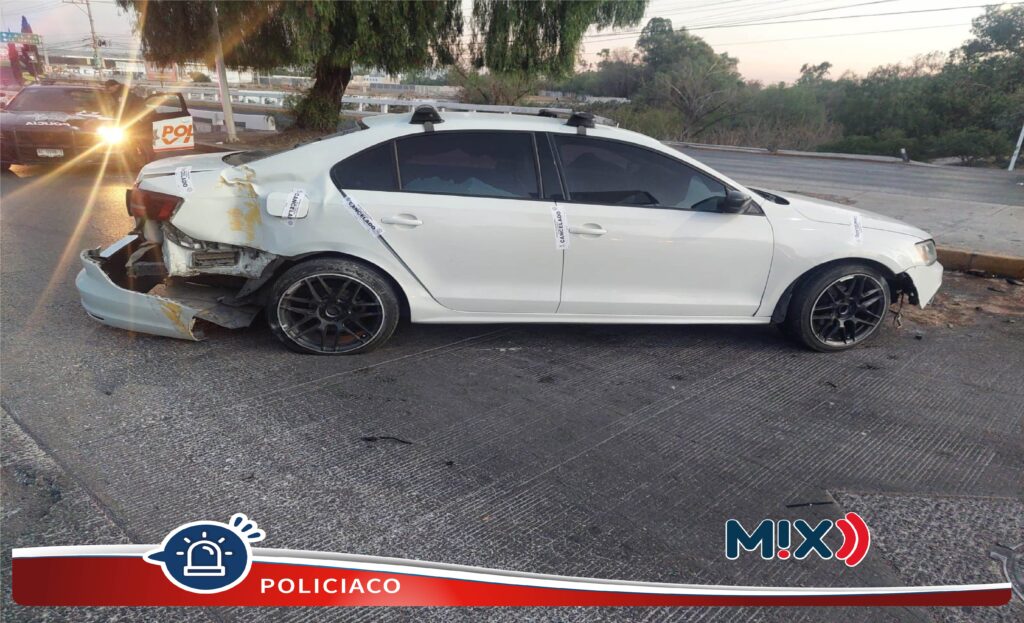 Policía Vial atendió choque que dejó daños a la infraestructura pública