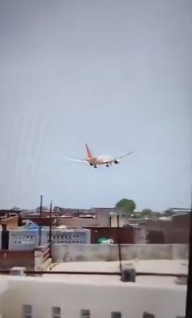 🚨 ¡¡ VUELO DE AIR INDIA SE ESTRELLA SOBRE UNA ZONA RESIDENCIAL, VIAJABAN 242 PERSONAS !! 🚨