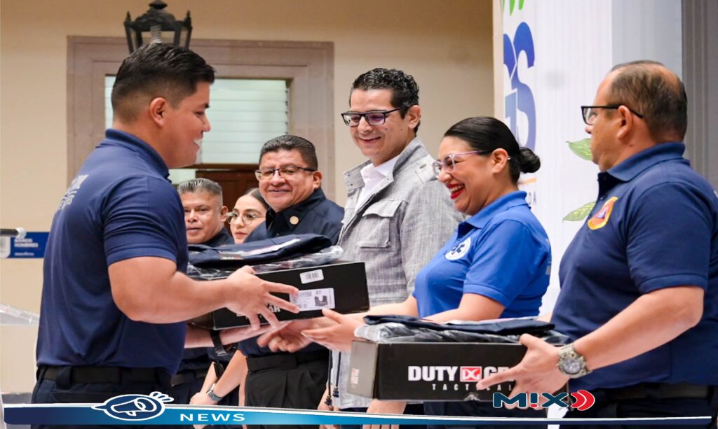Nuevos uniformes entregan a integrantes de Protección Civil Municipal
