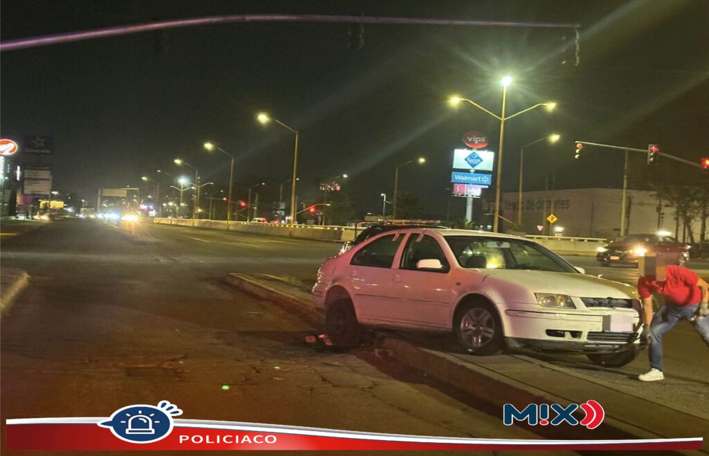 Atiende la policía vial choque contra objeto fijo en boulevard a Zacatecas