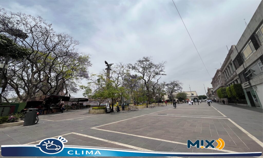 Jueves de lluvia débil con cielo parcialmente nuboso en Aguascalientes