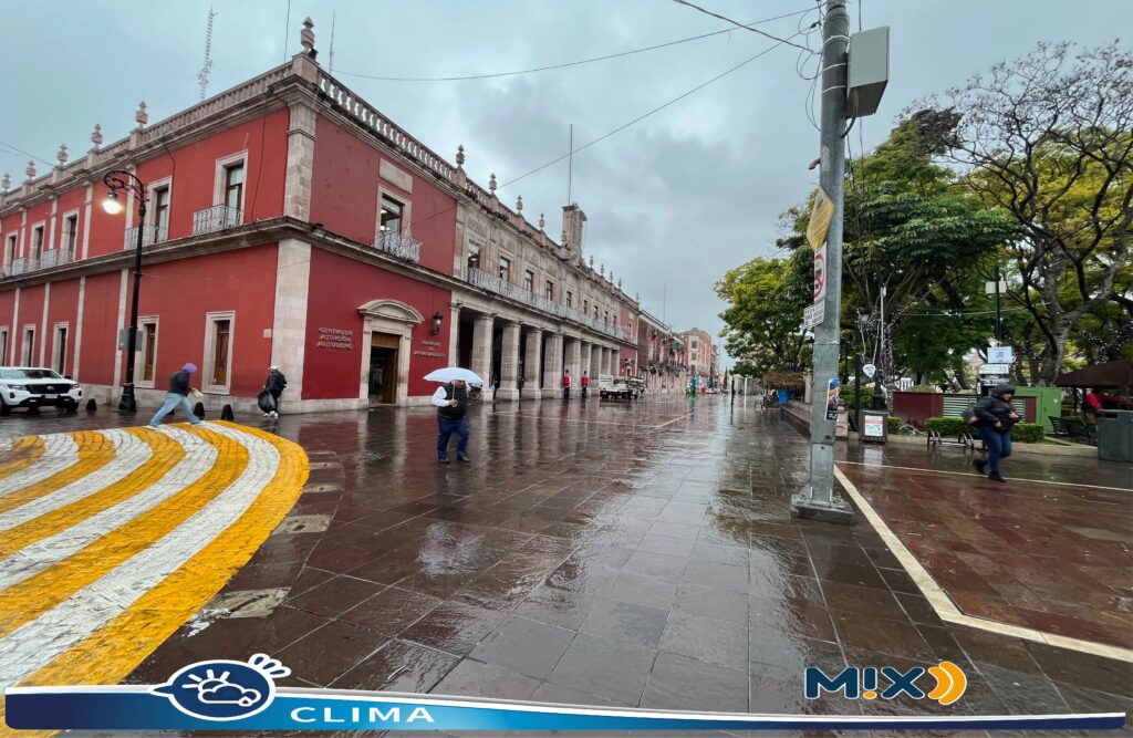 Viernes en Aguascalientes con lluvia débil con cielo parcialmente nuboso