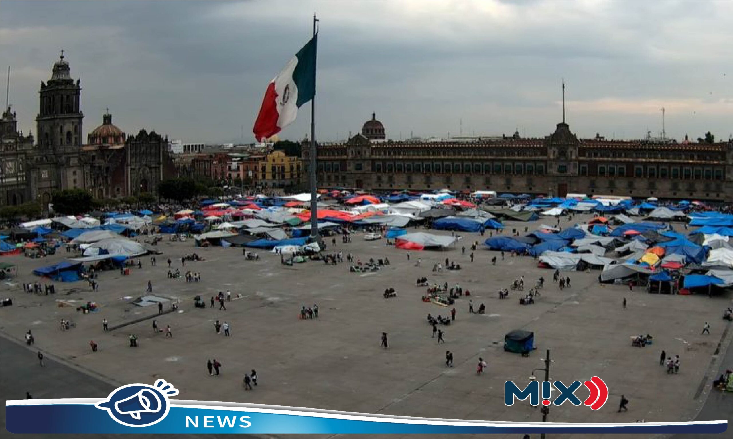 Tras más de tres semanas de paro, maestros inician retiro de plantón en CDMX