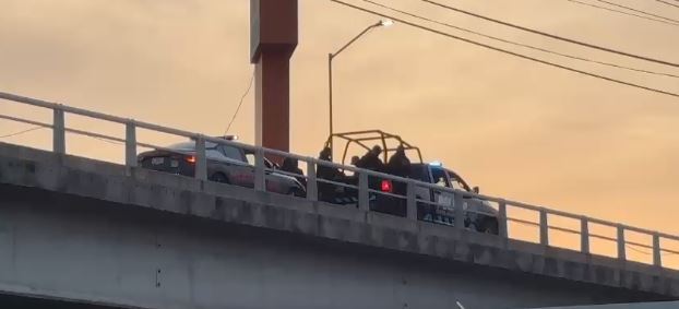 ¡¡ 🚨 POLICÍA ESTATAL SALVA DEL SUICIDIO A UNA PERSONA, PRETENDÍA SALTAR DE UN PUENTE 🚨!!