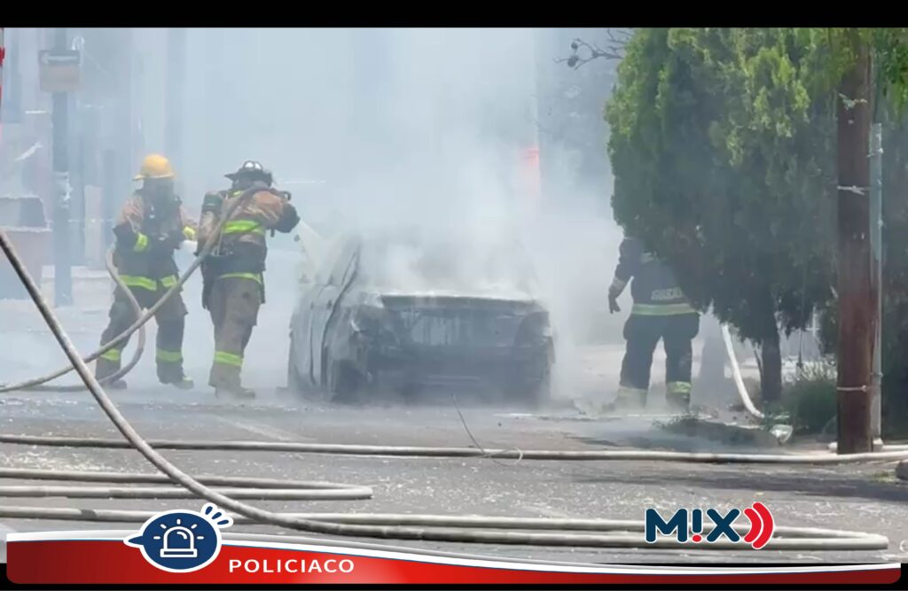 Corto circuito de transformador al sur de la ciudad, dejó un auto en llamas y decenas de colonias sin luz 