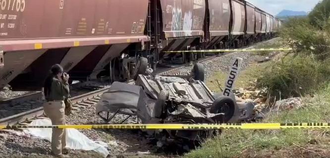 ¡¡ 🚨 LOS IMPACTÓ EL TREN, VOLTEÓ EL VEHÍCULO, HAY UN MUERTO Y UN HERIDO DE GRAVEDAD 🚨!!