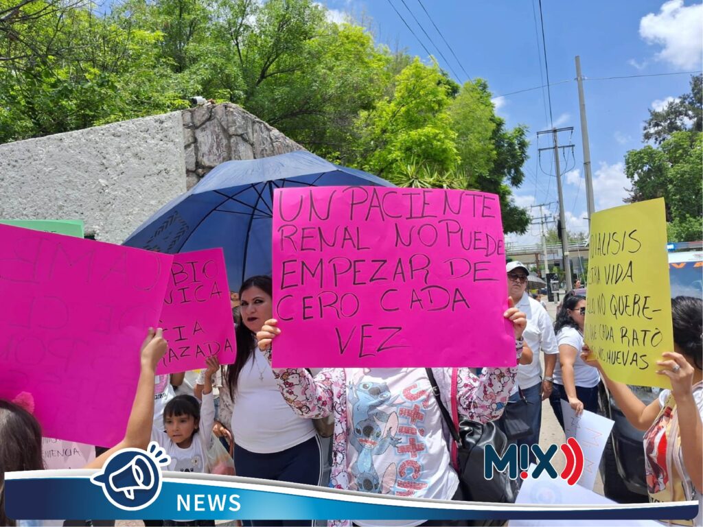 Se manifiestan pacientes de hemodiálisis contra cambios del IMSS