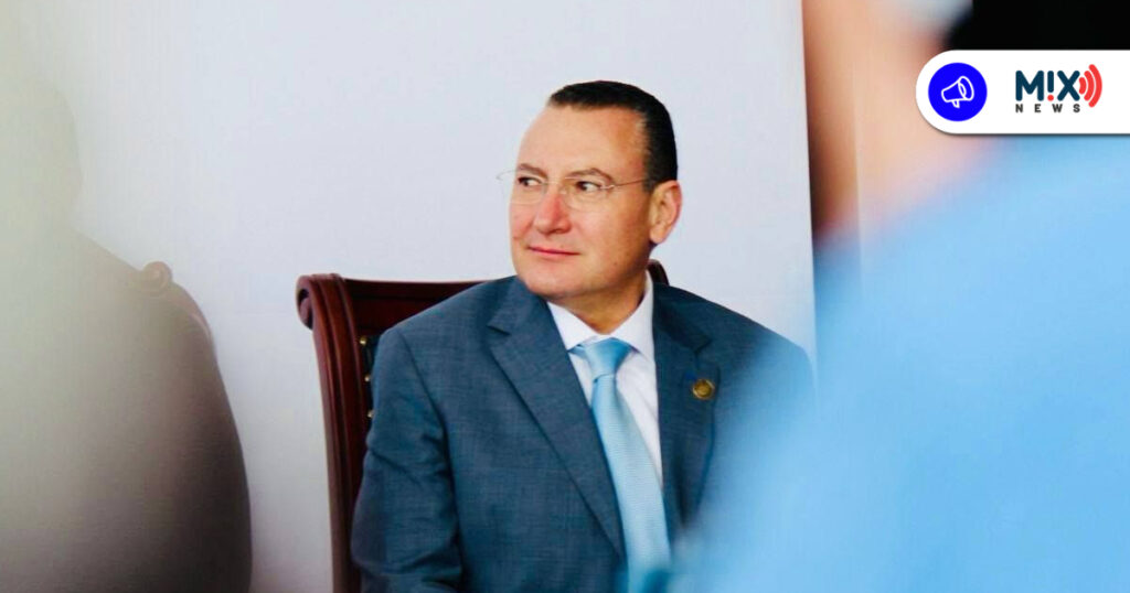 Paulo Martínez alza la mano y dice que también aspira a la alcaldía de Aguascalientes