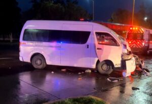 🚨 ¡¡ CAMIÓN DE PAQUETERÍA CASTORES PROVOCA ACCIDENTE Y SE DA A LA FUGA !! 🚨