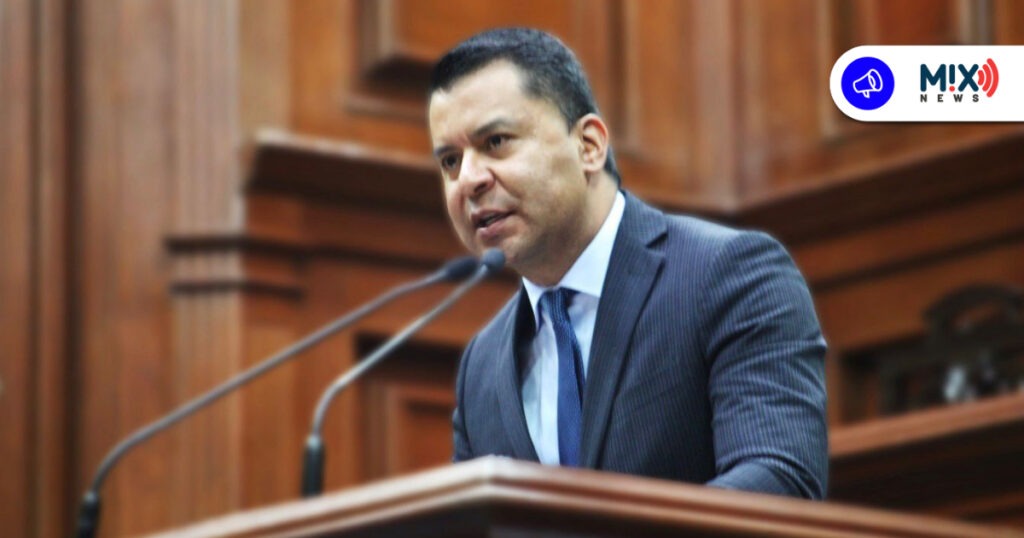 Diputado Luis León solicitó licencia por tiempo indefinido
