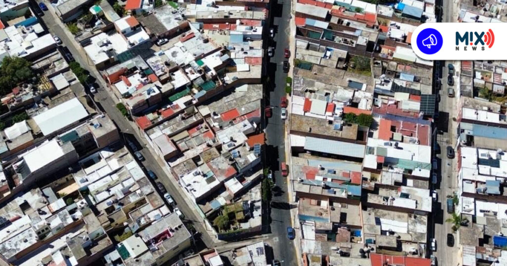 Reparan la calle 5 de Febrero, en el barrio El Llanito