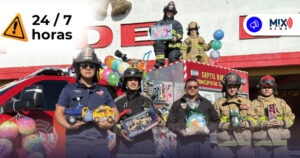 Bomberos llevan juguetes a niños de comunidades vulnerables