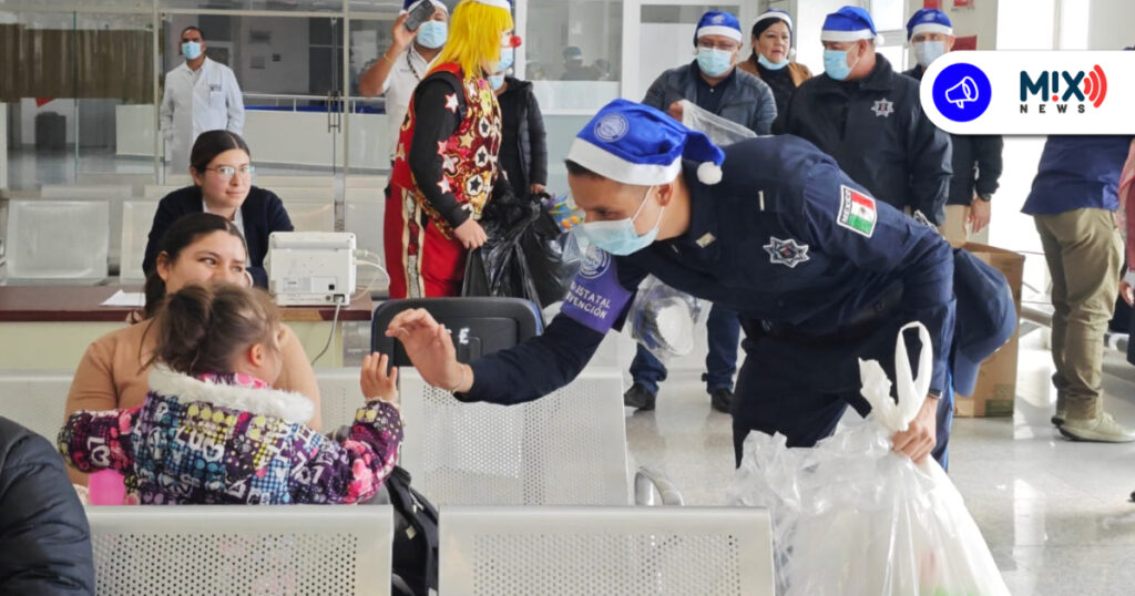 Policía estatal juega y alegra a niños en tratamiento oncológico