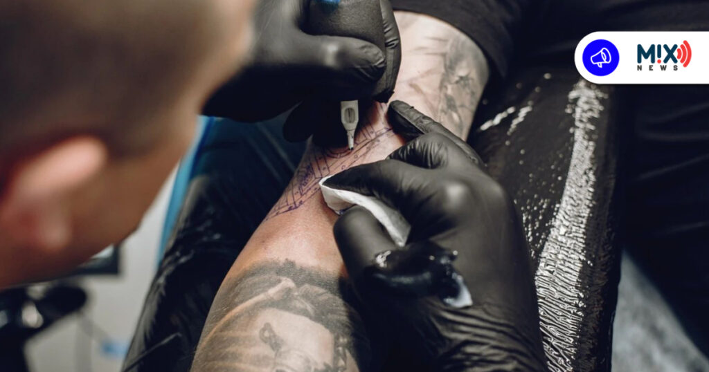 Con nuevas reglas sanitarias buscan regular tatuajes y perforaciones en menores de edad