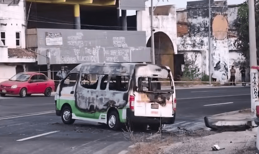 Violento ataque a transporte público en Acapulco deja un muerto y siete heridos