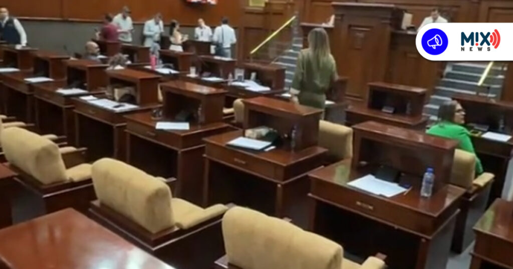 Entre faltistas y cero debate, diputados de Aguascalientes sesionaron solo 50 minutos este jueves