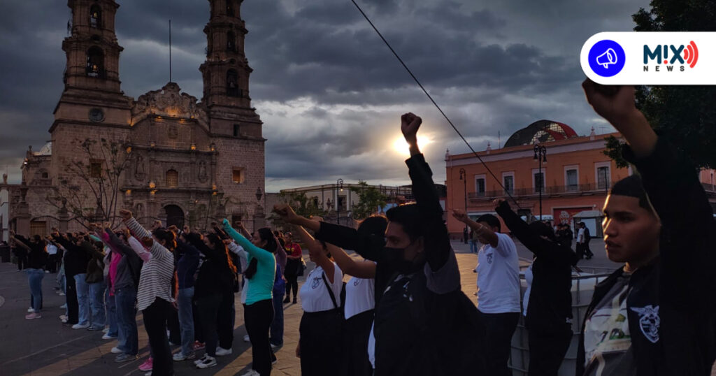 Normalistas marchan en conmemoración de la represión del 2017