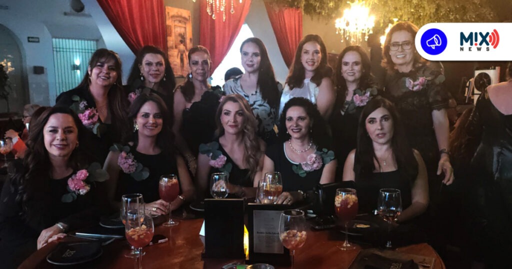 Cary del Valle toma protesta como presidenta de la Asociación de Reinas y Princesas de la FNSM