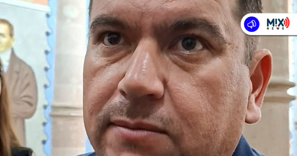 ¿Restringir celulares a diputados durante sesiones? sí pero mejor no: Adán Valdivia