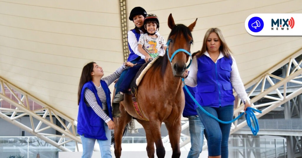 Tamarindo cambia vidas: forma parte del equipo de equinoterapia del DIF Estatal