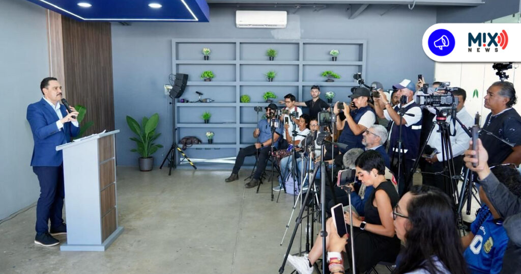 Martín del Campo rechaza contenidos ideológicos en libros de texto